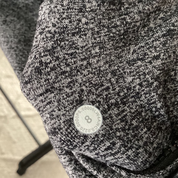 NWT Lululemon Define in Heathered black size 8 - Picture 3 of 5